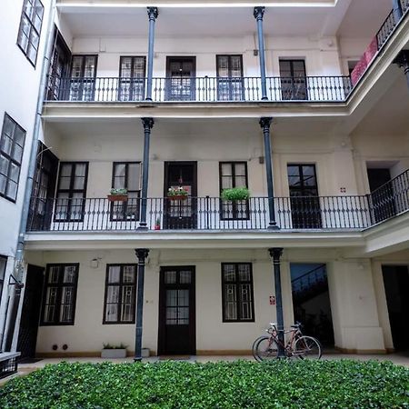 Lovely Downtown Apartment Close To The Basilica Budapeste Exterior foto