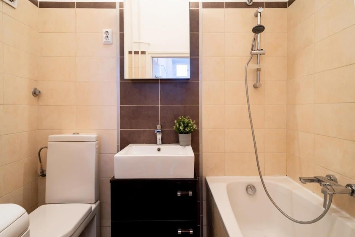 Lovely Downtown Apartment Close To The Basilica Budapeste Exterior foto