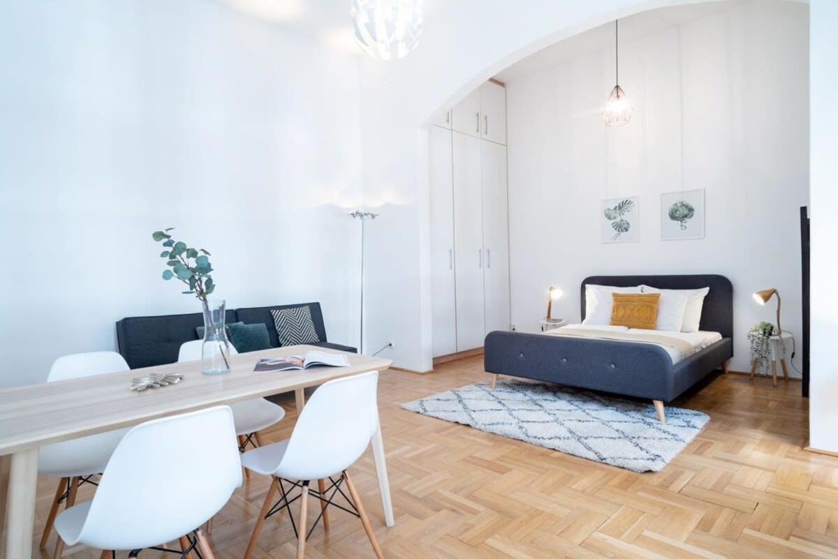 Lovely Downtown Apartment Close To The Basilica Budapeste Exterior foto