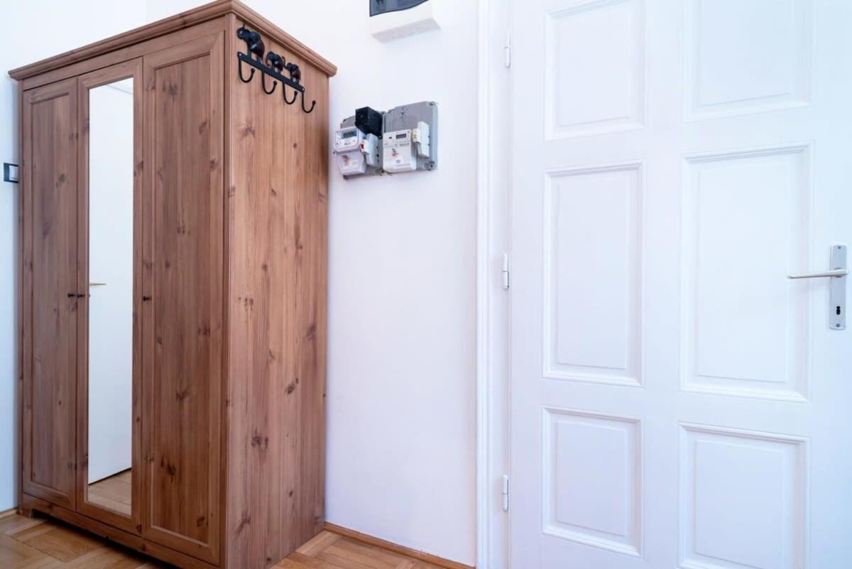 Lovely Downtown Apartment Close To The Basilica Budapeste Exterior foto