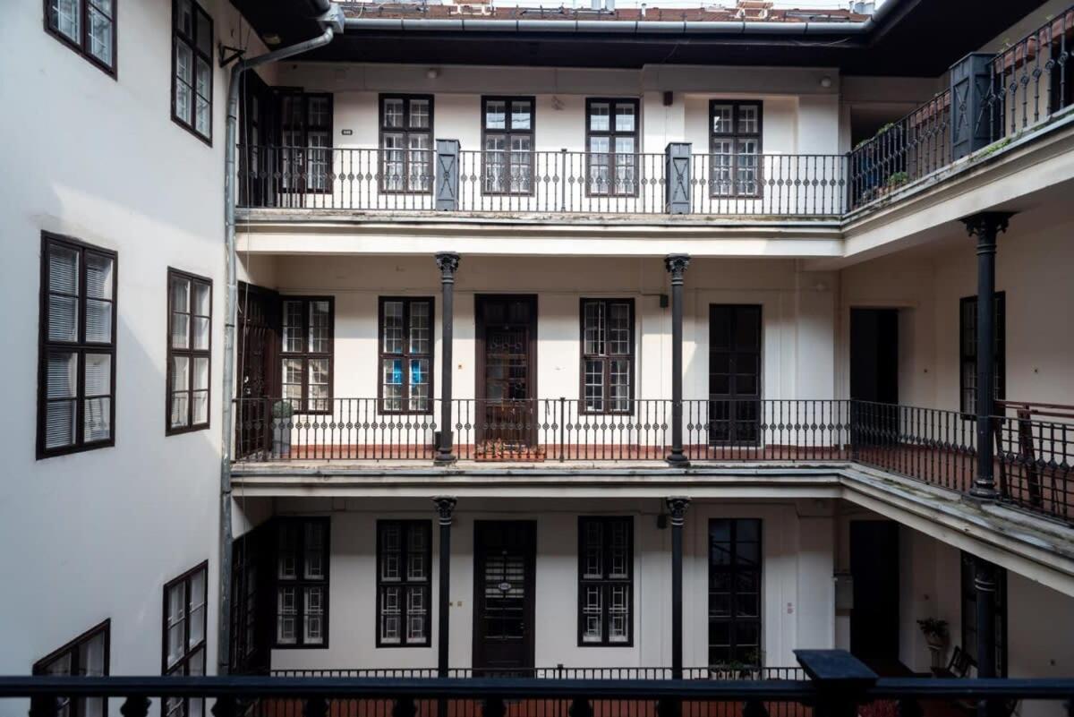 Lovely Downtown Apartment Close To The Basilica Budapeste Exterior foto