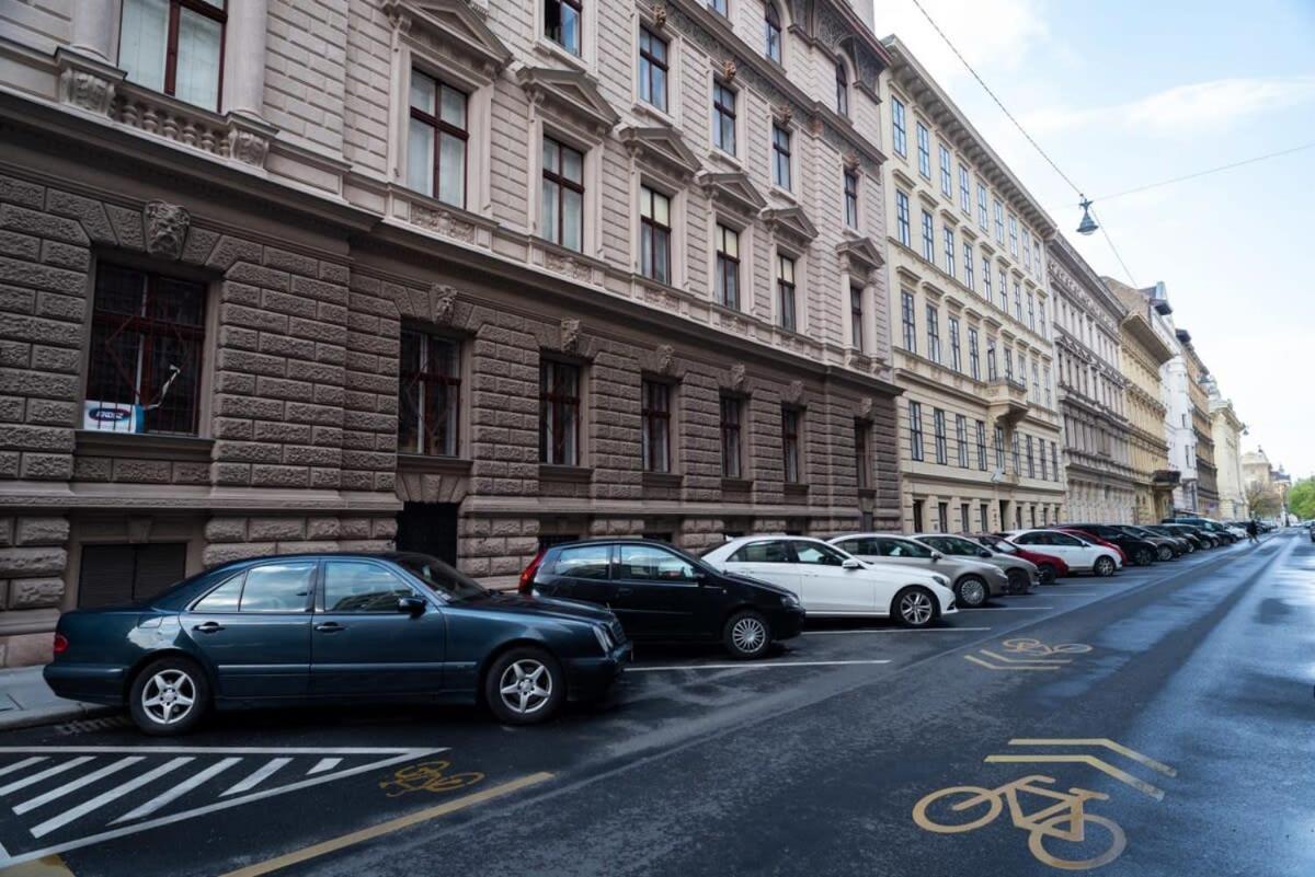 Lovely Downtown Apartment Close To The Basilica Budapeste Exterior foto